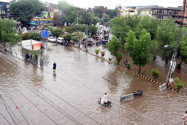 Pakistan'ın Lahor Kentini Şiddetli Muson Yağmurları Vurdu Pakistan'ın Lahor Kentini Şiddetli Muson Yağmurları Vurdu