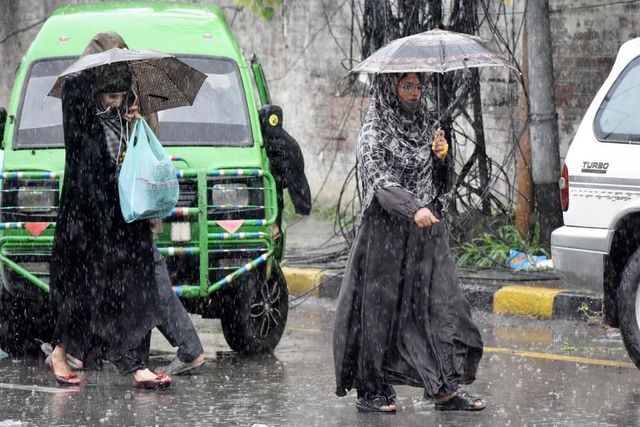 Pakistan'ın Lahor Kentini Şiddetli Muson Yağmurları Vurdu Pakistan'ın Lahor Kentini Şiddetli Muson Yağmurları Vurdu