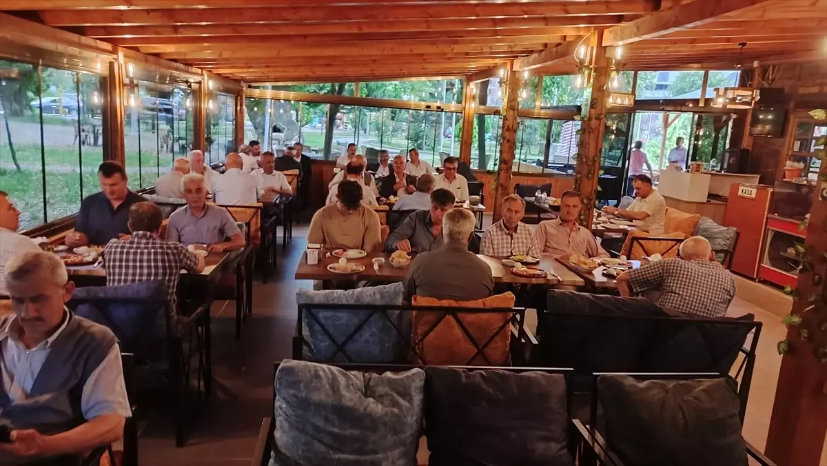 Salıpazarı Belediye Başkanı Mahalle Muhtarlarıyla Bir Araya Geldi