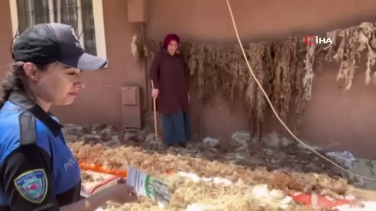 Sultanbeyli'de polisler hırsızlık olaylarına karşı vatandaşları uyarıyor