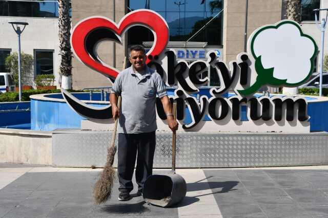 Temizlik işçisinden insanlık dersi! İçerisinde 1 buçuk milyon TL bulunan çantayı sahibine teslim etti Temizlik işçisinden insanlık dersi! İçerisinde 1 buçuk milyon TL bulunan çantayı sahibine teslim etti