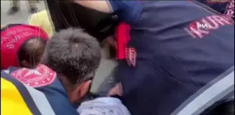 Aracın altında sıkışan motosiklet sürücüsü itfaiye ekipleri tarafından kurtarıldı