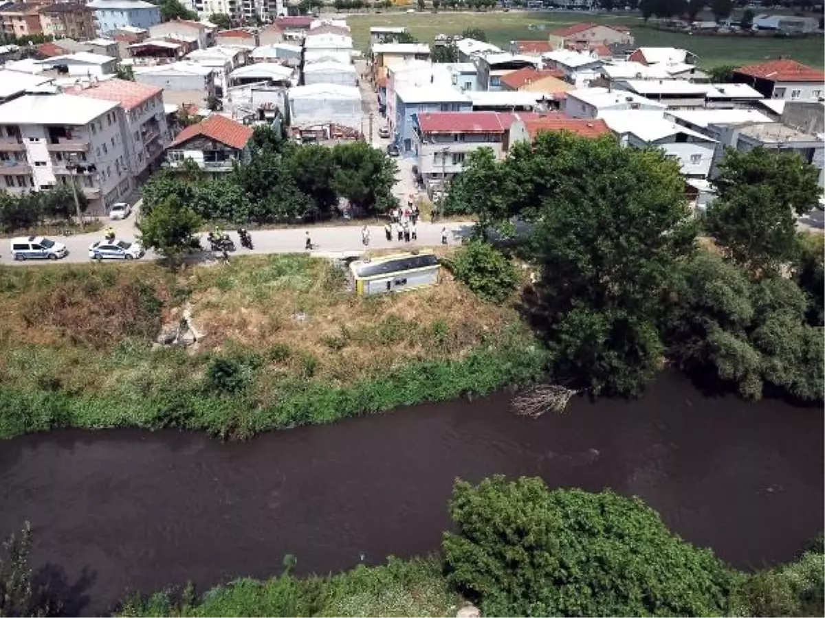 Bursa'da Belediye Otobüsü Dere Yatağına Devrildi: 10 Yaralı