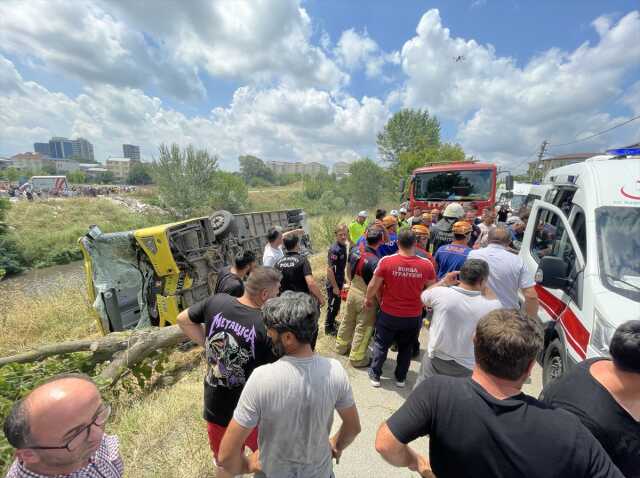Bursa'da halk otobüsü kaza yaptı, 10 kişi yaralandı