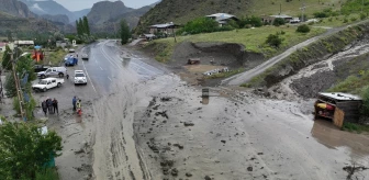 Erzurum-Artvin kara yolunda sel nedeniyle yol kapanmıştı, ulaşım açıldı
