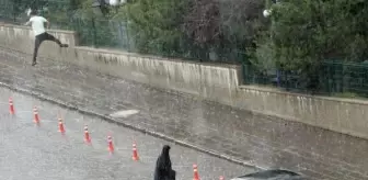 Erzurum'da Şiddetli Sağanak Yağış Hayatı Olumsuz Etkiledi