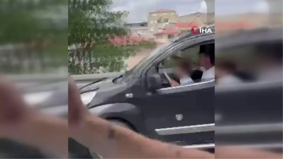 Esenler'de sürücünün kazaya davetiye çıkardığı anlar kamerada