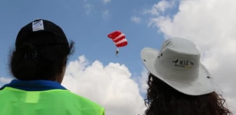 Sivrihisar'da 'Skydiving Fest-Paraşüt Günleri' düzenlendi