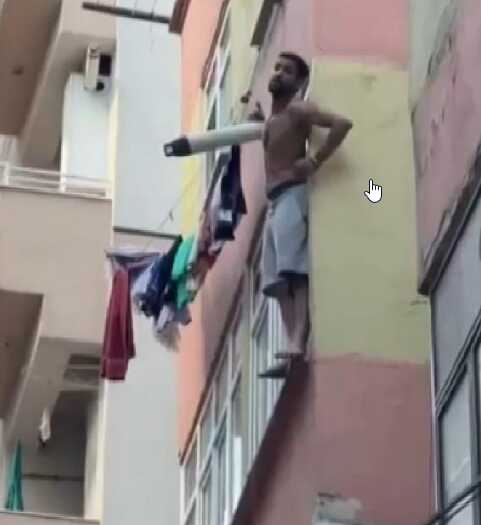 İntihar etmek için balkondan aşağı sarktı, vazgeçince mahsur kaldı! Gerekçesi de olay kadar ilginç