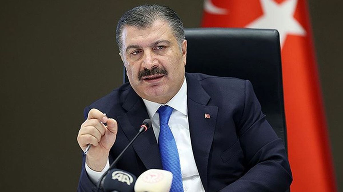 Özkan Uğur'un ölüm haberini Bakan Koca duyurdu