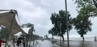 Sakarya'da sağanak; dereler taştı, yollar göle döndü (3)