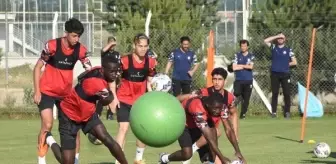 Sivasspor Teknik Direktörü Servet Çetin: Yoğun olarak çalışıyoruz