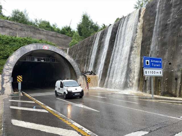 1000'e yakın heyelan meydana geldi, 1 can kaybı var! 30 il için sarı ve turuncu kodlu uyarı