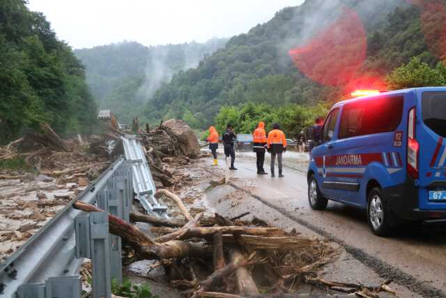 1000'e yakın heyelan meydana geldi, 1 can kaybı var! 30 il için sarı ve turuncu kodlu uyarı