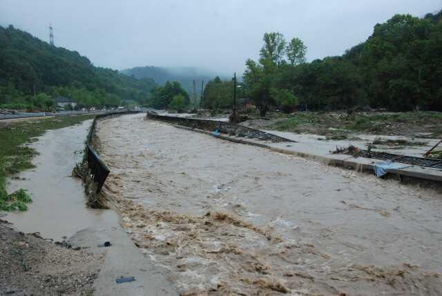 Bartın Irmağı Taştı, Ev ve İş Yerleri Boşaltılıyor Bartın Irmağı Taştı, Ev ve İş Yerleri Boşaltılıyor