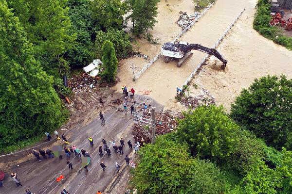 Bartın Irmağı Taştı, Ev ve İş Yerleri Boşaltılıyor Bartın Irmağı Taştı, Ev ve İş Yerleri Boşaltılıyor