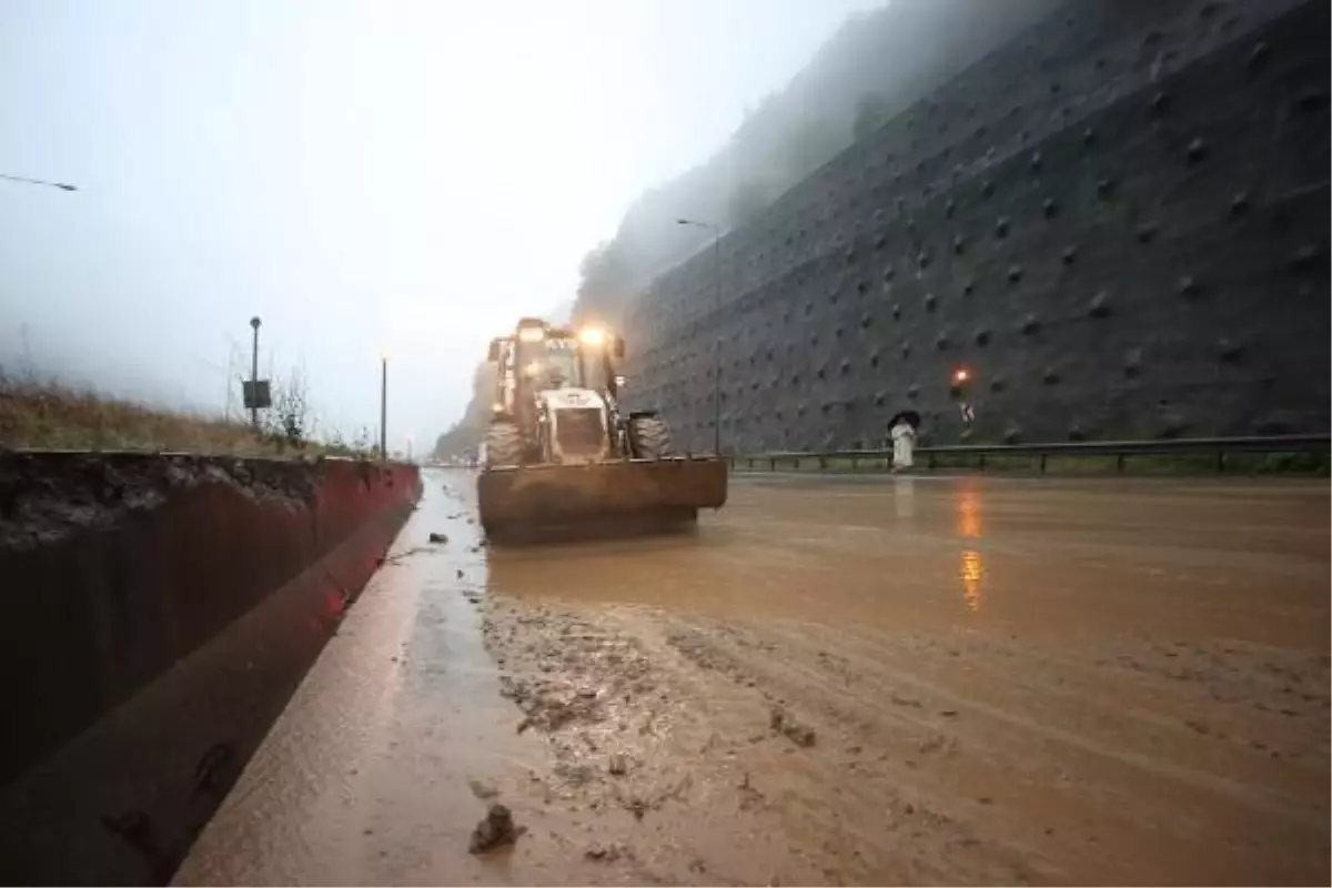 Bolu Dağı'nda Heyelan: Tünel Ulaşıma Kapandı
