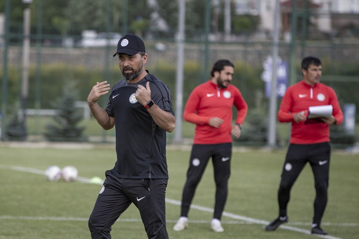 Çaykur Rizespor Teknik Direktörü İlhan Palut: Oyuncular ve Transferlerle Mücadeleci Bir Takım Oluşturuyoruz