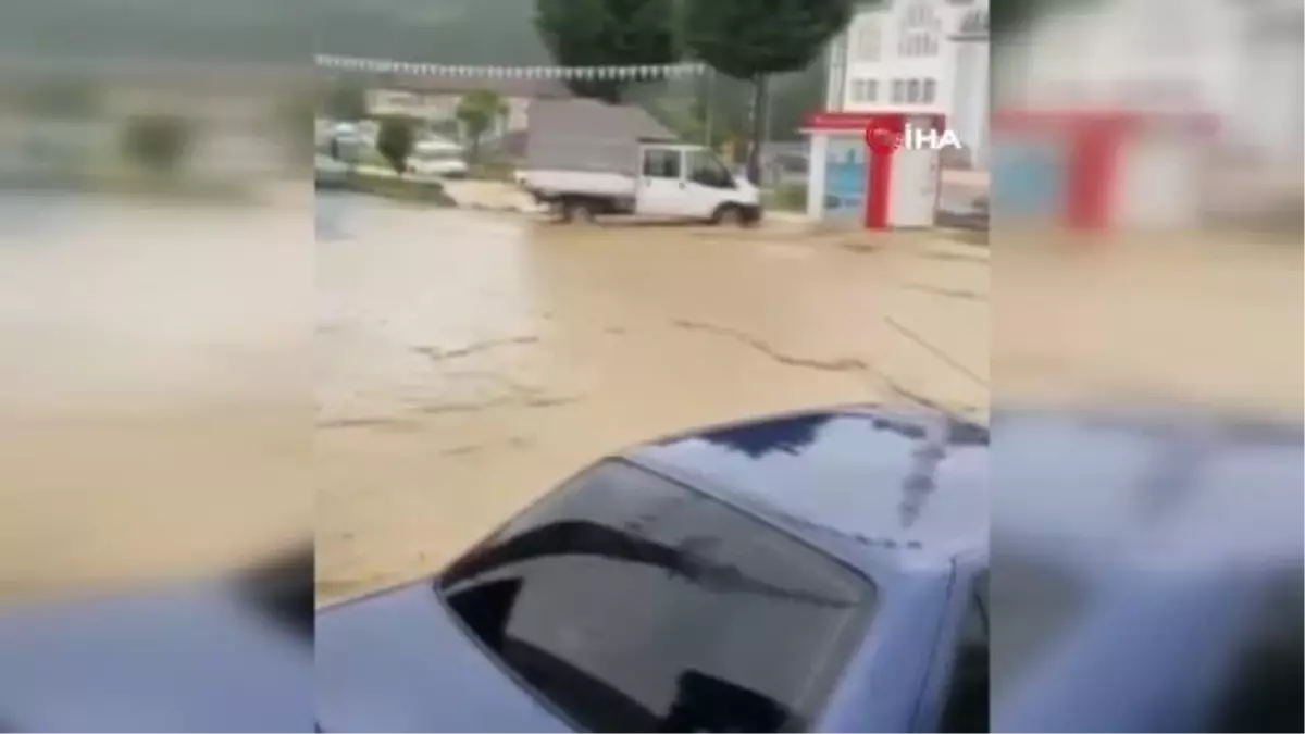 Kuvvetli yağış beldede hayatı olumsuz etkiliyor