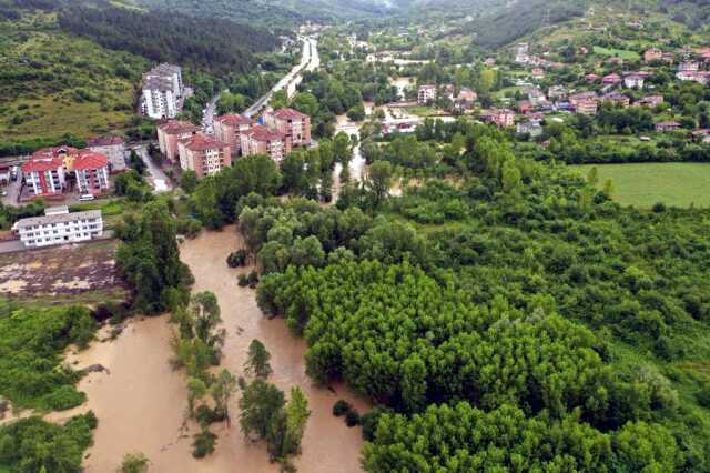 Sel ve heyelan Karadeniz'i esir aldı! Bakan Yerlikaya ve Tunç felaketi yaşayan Bartın'a doğru yola çıktı Sel ve heyelan Karadeniz'i esir aldı! Bakan Yerlikaya ve Tunç felaketi yaşayan Bartın'a doğru yola çıktı