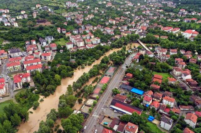 Sel ve heyelan Karadeniz'i esir aldı! Bakan Yerlikaya ve Tunç felaketi yaşayan Bartın'a doğru yola çıktı Sel ve heyelan Karadeniz'i esir aldı! Bakan Yerlikaya ve Tunç felaketi yaşayan Bartın'a doğru yola çıktı