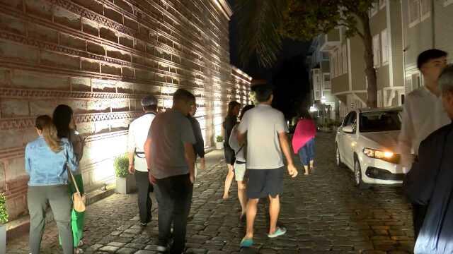 Topkapı Sarayı'nda panik anları! Restoran çatısında çıkan yangın hummalı çalışmayla söndürüldü Topkapı Sarayı'nda panik anları! Restoran çatısında çıkan yangın hummalı çalışmayla söndürüldü