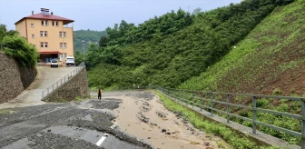Trabzon'da Sağanak Yağış Hayatı Olumsuz Etkiledi