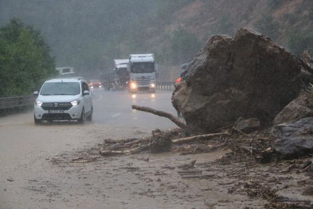 Zonguldak'ta sağanak yağış sonucu heyelan ve sel felaketi