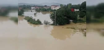 Zonguldak'ta sel felaketi: Yollar göle döndü, vatandaşlar mahsur kaldı