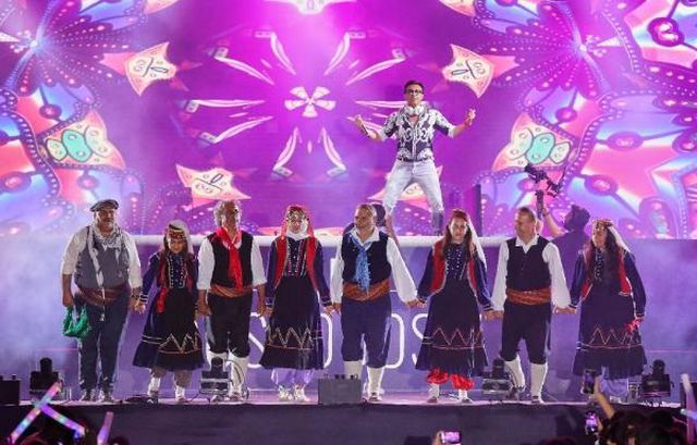 Türkiye'nin en büyük sahnesi kuruldu! Ağrı Dağı Müzik Festivali'nde Mustafa Sandal, Zara ve Kadr sahne aldı