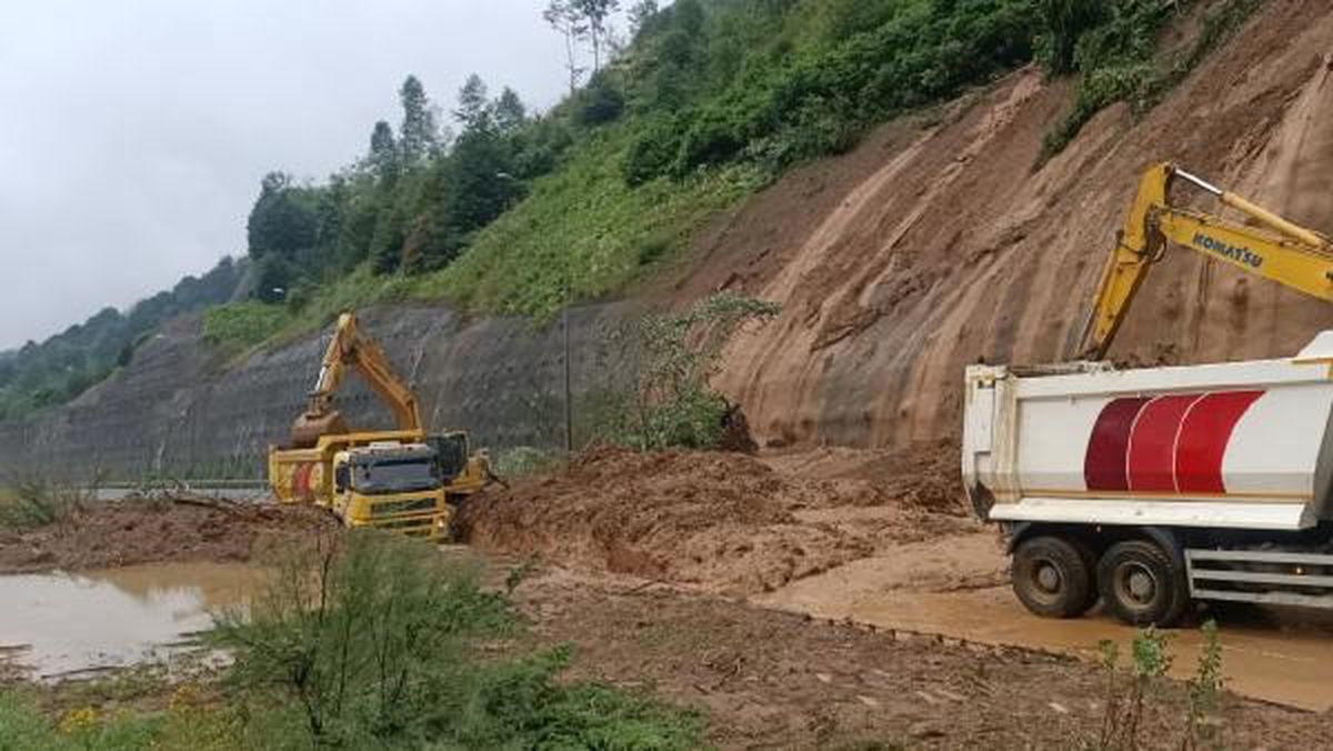 Bolu heyelan sonrası İstanbul istikameti trafiğe kapandı, ekipler teyakkuza geçti