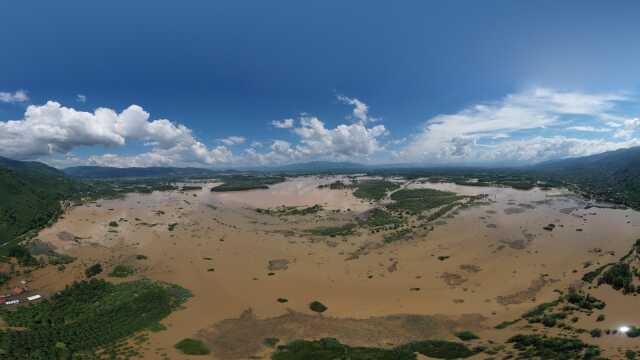 Efteni Gölü'nde sağanağın izleri böyle görüntülendi Efteni Gölü'nde sağanağın izleri böyle görüntülendi