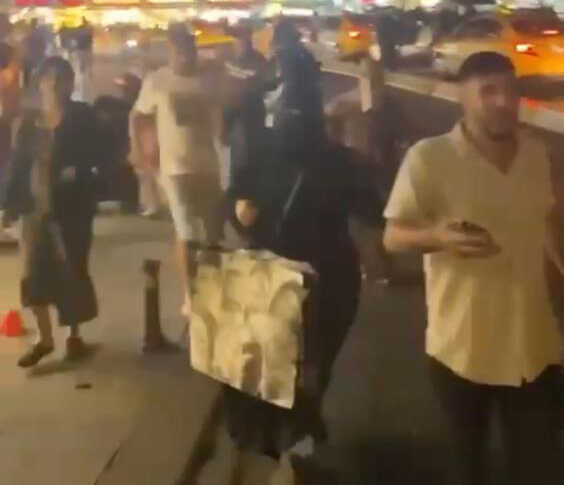 Gençlerin şaka amacıyla patlattığı torpil İstiklal Caddesi'ni karıştırdı