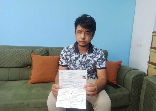 Gerçek yaşı 20 ama dünyada nadir görülen bir hastalık nedeniyle 40 gibi gösteriyor Gerçek yaşı 20 ama dünyada nadir görülen bir hastalık nedeniyle 40 gibi gösteriyor