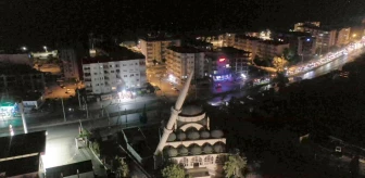 Mersin'de hortum nedeniyle caminin ikinci minaresi yıkıldı