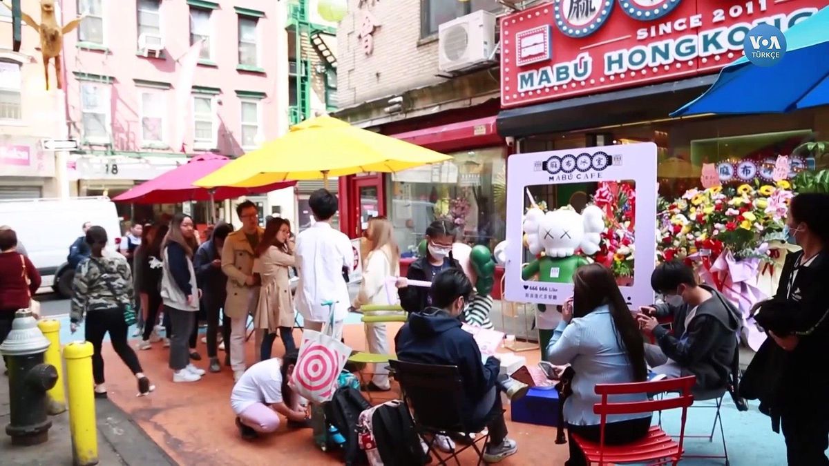 New York'taki ünlü Chinatown salgın öncesi günlerine dönme çabasında