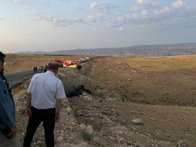 Şarampole yuvarlanan kamyonda yangın çıktı! 4 kişi öldü, 2 kişi ağır yaralandı Şarampole yuvarlanan kamyonda yangın çıktı! 4 kişi öldü, 2 kişi ağır yaralandı