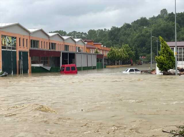 Sel felaketinin vurduğu Karadeniz için bir uyarı daha! Meteoroloji'den 13 kente 'turuncu' kodlu alarm