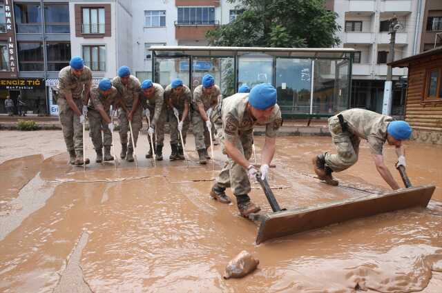 Sel nedeniyle sular altında kalan Bartın havadan görüntülendi! Manzara içler acısı Sel nedeniyle sular altında kalan Bartın havadan görüntülendi! Manzara içler acısı