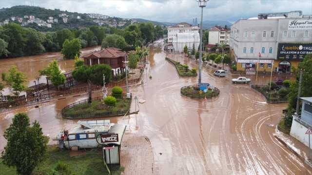 Sel nedeniyle sular altında kalan Bartın havadan görüntülendi! Manzara içler acısı Sel nedeniyle sular altında kalan Bartın havadan görüntülendi! Manzara içler acısı
