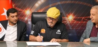 Mustafa Reşit Akçay, Batman Petrolspor ile sözleşme imzaladı
