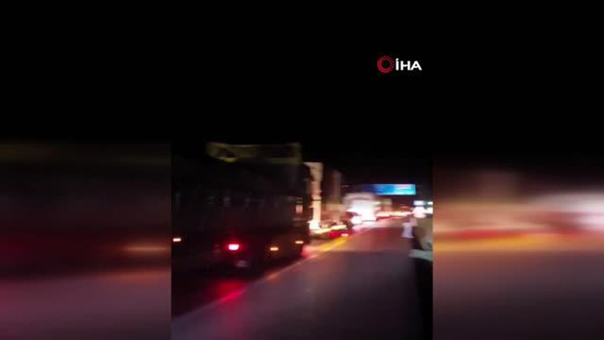 TEM Otoyolu'ndaki heyelan sebebiyle Ankara-İstanbul yolu trafiğe kapandı