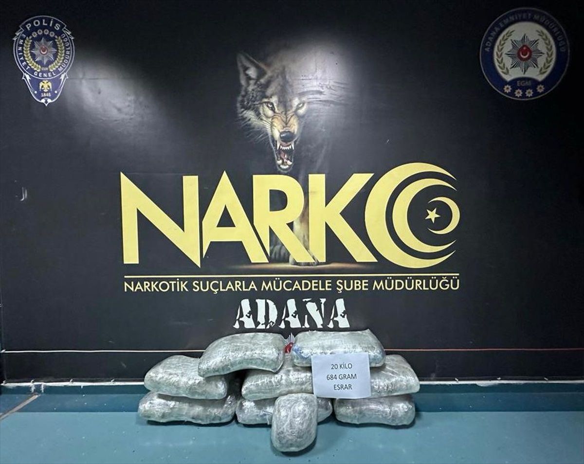 Adana'da 20 kilo 684 gram esrar ele geçirilen otomobilin sürücüsü tutuklandı