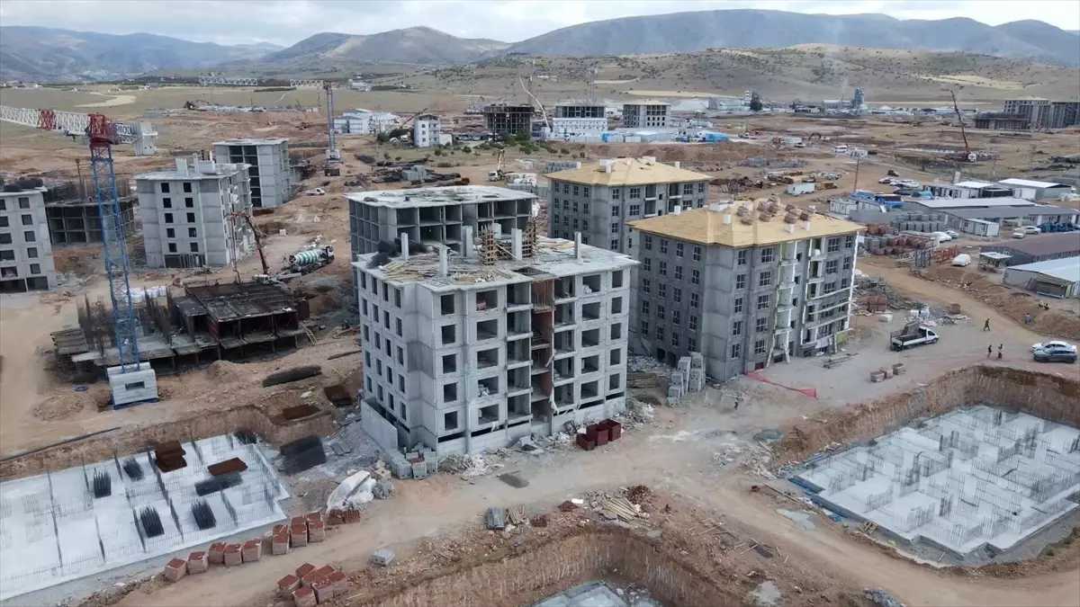 Malatya'da depremden etkilenenlere 103 bin 19 konut yapılacak
