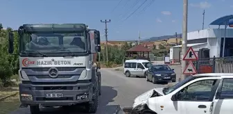 Çankırı'da beton mikseri ile otomobil çarpıştı, 2 kişi yaralandı