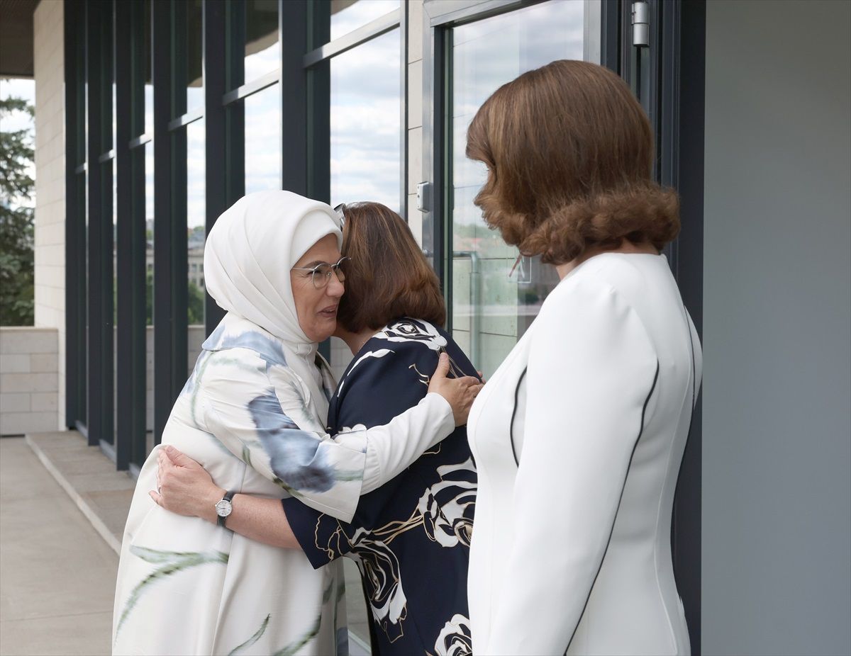Emine Erdoğan, Litvanya Ulusal Sanat Müzesini ziyaret etti