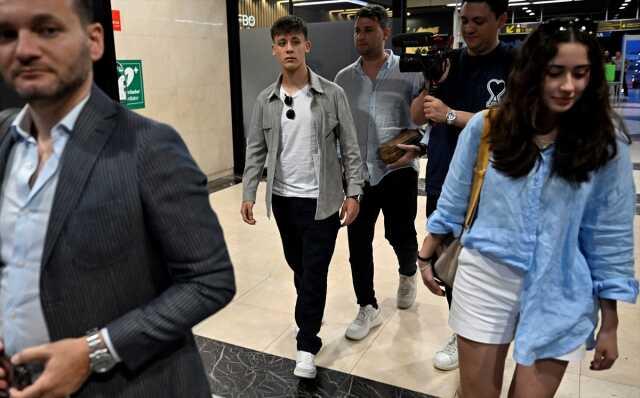 Fotoğraflardaki detay ele verdi! Arda, gönlünü Galatasaraylı basketbolcuyla kaptırdı Fotoğraflardaki detay ele verdi! Arda, gönlünü Galatasaraylı basketbolcuyla kaptırdı