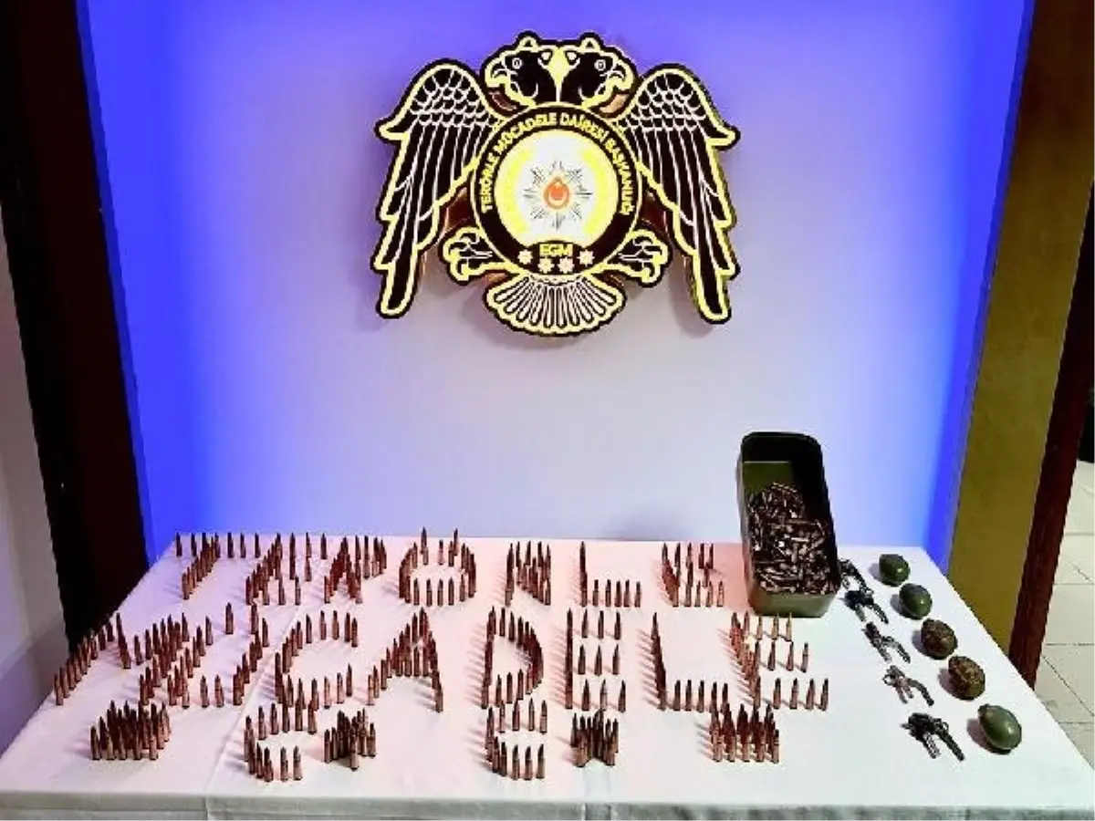 HATAY'da Otomobilde El Bombası ve Uzun Namlulu Silah Fişeği Ele Geçirildi