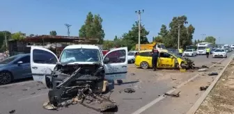 Silifke'de taksi ile sağlık hizmeti aracı kafa kafaya çarpıştı: 5 yaralı