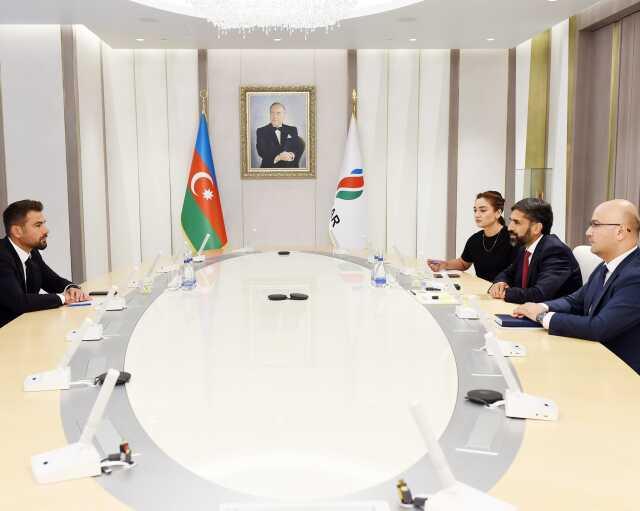 Sergen Yalçın ile anlaşamayan Neftçi Bakü'den sürpriz hamle! Dünyaca ünlü eski futbolcu Mutu takımın başına geçti Sergen Yalçın ile anlaşamayan Neftçi Bakü'den sürpriz hamle! Dünyaca ünlü eski futbolcu Mutu takımın başına geçti